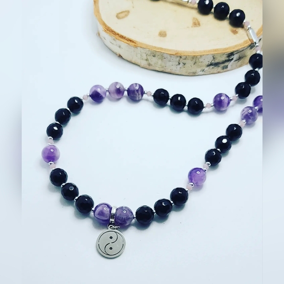 Amethyst, Black Agate,  Ying-yang necklace - Picture 2 of 5